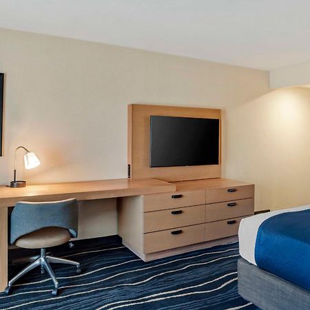 Best Western Plus Marina Gateway Hotel Нешнел-Сити Экстерьер фото